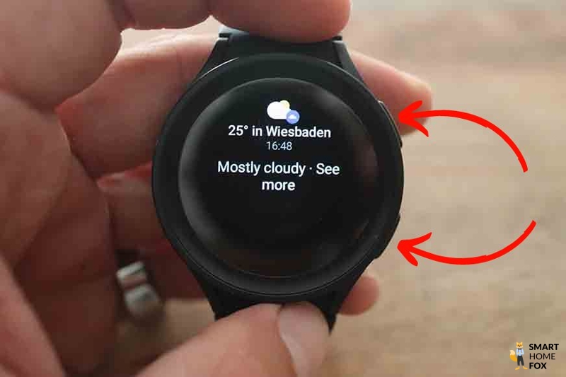 Man sieht die seitlichen Tasten der Galaxy Watch 5.